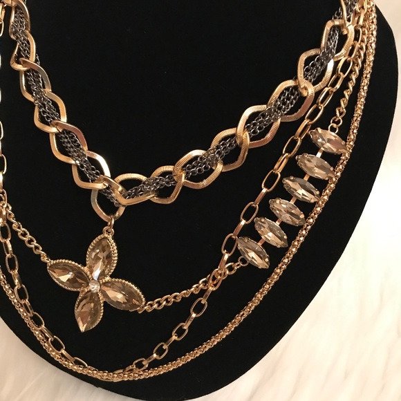 Statement necklace layered chains - Picture 4 of 8